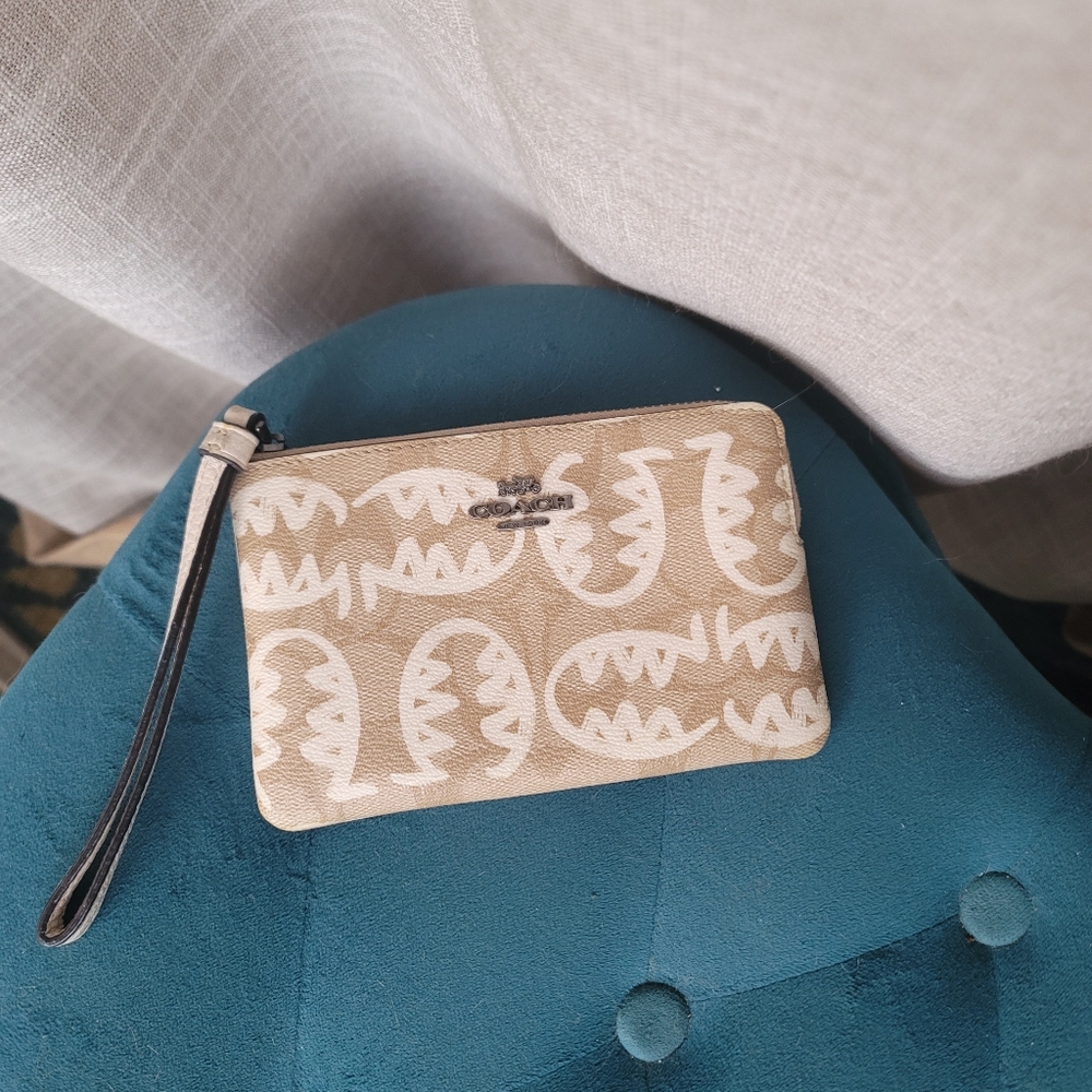 Coach Rexy By Guang Yu Corner Zip Wristlet - Picture 11 of 11